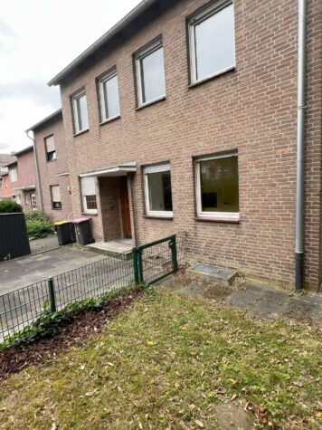 Neuss-Einsteinstraße: sanierungsbedürftiges Reihenendhaus mit viel Potential, Garten und Garage, 41464 Neuss, Reihenendhaus