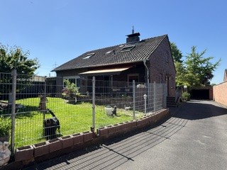 2-Fam.-Haus mit Traumgrundstück in stadtnaher Lage, 41464 Neuss, Mehrfamilienhaus