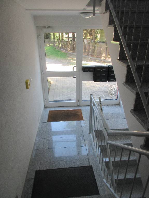 Sonnige 2 Zimmer Maisonette Wohnung mit Balkon - gepflegtes Treppenhaus