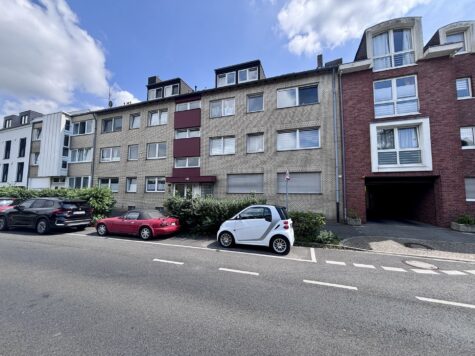 -RESERVIERT- Sanierungsbedürftige 3-Zimmerwohnung mit Loggia und Außenstellplatz, 41464 Neuss, Etagenwohnung