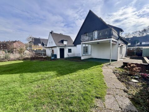 Helles Ein- bis Zweifamilienhaus mit Garage in familienfreundlicher Lage, 41466 Neuss, Einfamilienhaus