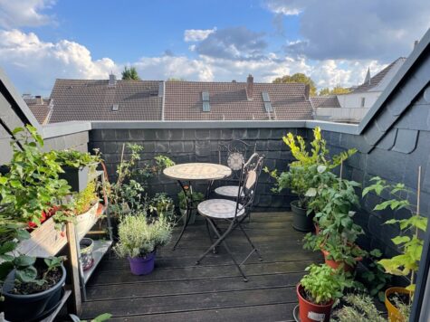 Gute Kapitalanlage: Attraktive DG-Wohnung mit Dachterrasse Nähe Volksgarten, 40223 Düsseldorf, Dachgeschosswohnung