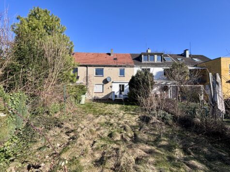 Sanierungsbedürftiges Reihenmittelhaus mit Garten in Süd-Ausrichtung in Neuss-Reuschenberg, 41466 Neuss, Reihenmittelhaus