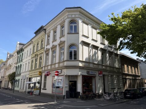 Hochwertig sanierte 2-Zimmerwohnung in denkmalgeschütztem Stadthaus, 41460 Neuss, Etagenwohnung