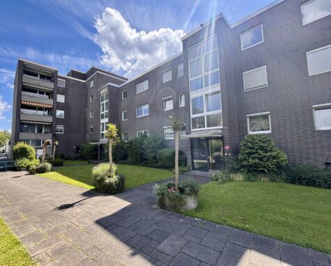 Helle 3-Zi.-Wohnung mit Dachterrasse und TG-Stellplatz, 41464 Neuss, Penthousewohnung