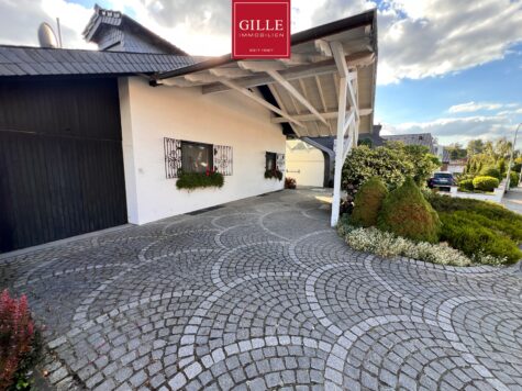 Neuss-Speck-Wehl: Paradiesischer Garten mit freistehendem großen 1-Familienhaus kurzfristig frei !!!, 41472 Neuss, Einfamilienhaus