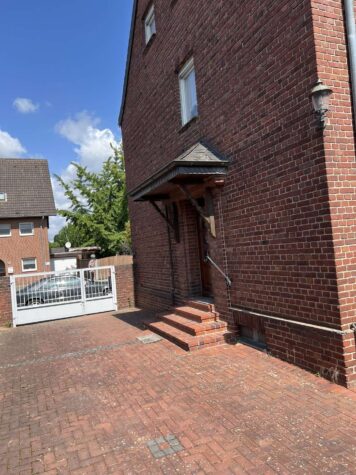 Großzügiges Einfamilienhaus, -sanierungsbedürftig-,mit benachbartem Baugrundstück, 41472 Neuss, Einfamilienhaus