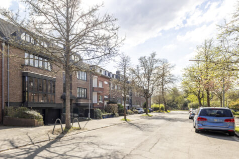 Außergewöhnliche Wohnung mit Haus-im-Haus-Charakter inkl. Büroeinheit am Neusser Stadtgarten, 41464 Neuss, Reihenmittelhaus