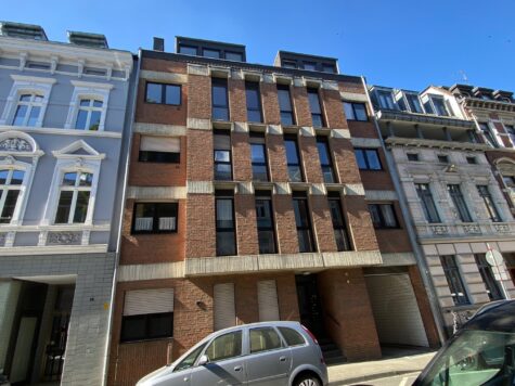 Neuss Innenstadt, gut vermietete 2 Zimmerwohnung mit Balkon und 2 PKW Stellplätzen!!, 41460 Neuss, Etagenwohnung