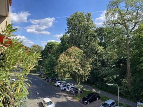 Neuss – großzügige 4 Zimmerwohnung mit Sonnenbalkon direkt am Stadgarten! Provisionsfrei!, 41460 Neuss, Etagenwohnung
