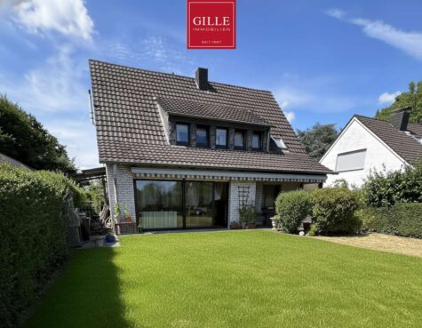 Neuss-Nixhütter Weg: Seltenheit! 4-Zimmer EG-Wohnung in Zweifamilienhaus mit großem Garten, 41468 Neuss, Erdgeschosswohnung