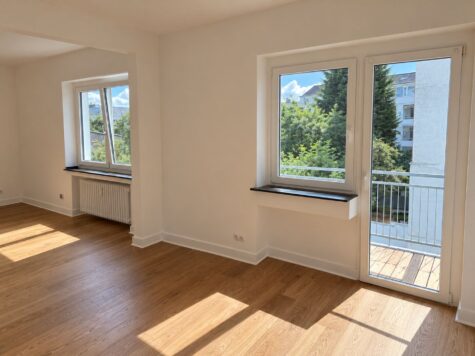 Hochwertig sanierte 2-Zimmer-Wohnung mit Balkon in Düsseldorf-Oberkassel, 40545 Düsseldorf, Etagenwohnung