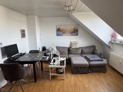 2-Zi.-DG-Wohnung gut geschnitten, 41472 Neuss, Dachgeschosswohnung