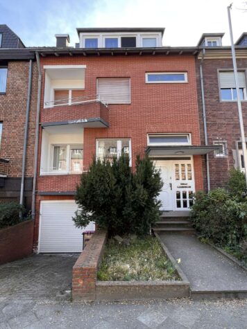 Neuss-Stadtgarten/Dreikönigenviertel: Gepflegtes und modernisiertes Zweifam.-Haus mit Garage Büro,, 41464 Neuss, Mehrfamilienhaus