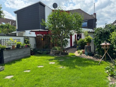Modernisierte u. stadtnahe DHH im Dreikönigenviertel, 41464 Neuss, Einfamilienhaus