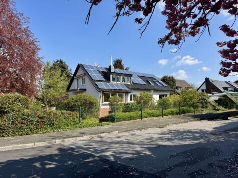 Hochwertige und sanierte Erdgeschosswohnung mit Garten und Untergeschossnutzung, 41462 Neuss, Erdgeschosswohnung