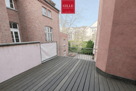 Charmante und außergewöhnliche 6-Zimmer-Altbauwohnung über 2 Etagen mit großzügiger Dachterrasse, 41460 Neuss, Maisonettewohnung