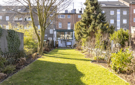 PREISREDUZIERUNG! Großzügiges Stadthaus mit Garten im Neusser-Dreikönigenviertel, 41464 Neuss, Reihenmittelhaus