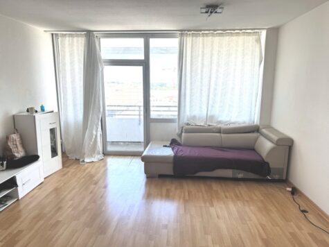 IN RHEINNÄHE: ETW m. Balkon, schön geschnitten!, 41460 Neuss, Etagenwohnung