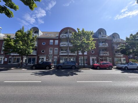 Helle Dachgeschosswohnung mit Loggia, 41462 Neuss, Dachgeschosswohnung