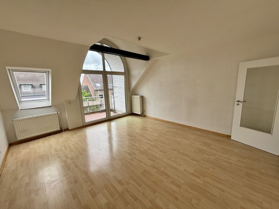 Helle Dachgeschosswohnung mit Loggia - Photo 1
