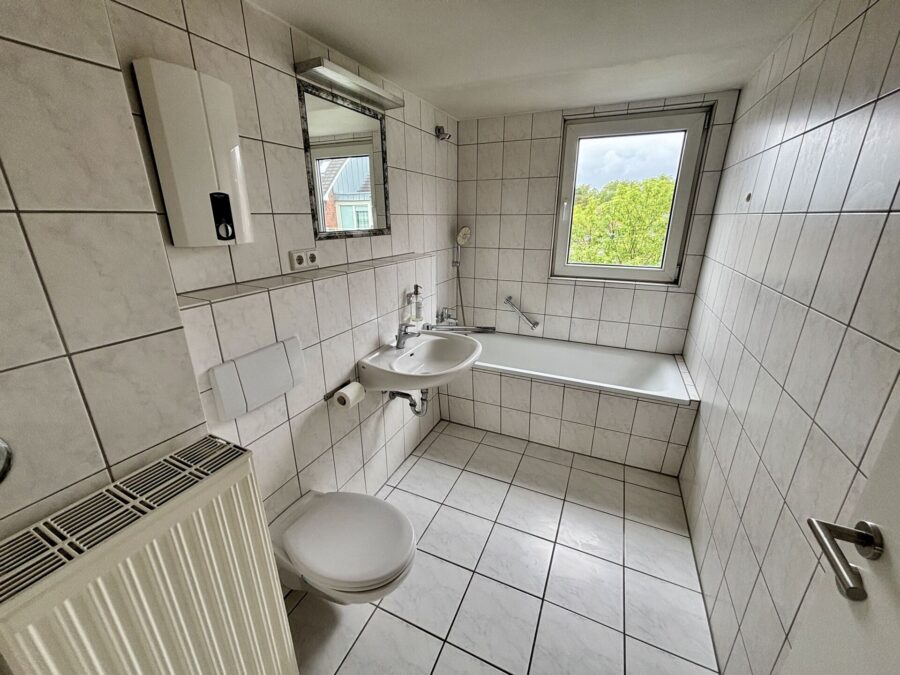 Helle Dachgeschosswohnung mit Loggia - Photo 4