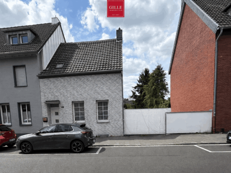 Kernsaniertes Einfamilienhaus auf großem Baugrundstück in begehrter Lage im Neusser Norden, 41462 Neuss, Doppelhaushälfte