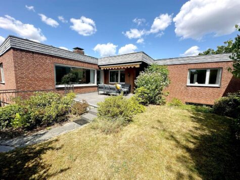 Neuss Großzügiger Bungalow mit Kamin, schönem Garten und Garage, 41466 Neuss, Haus