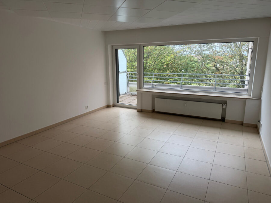 Renovierte 2-Zimmer-Wohnung mit Balkon auf der Neusser Furth - Photo 1