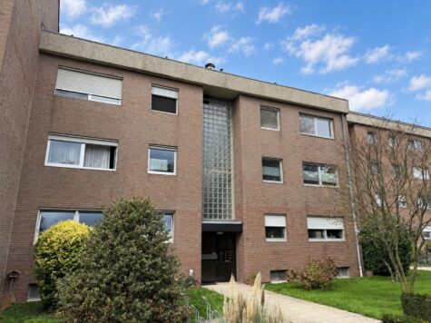 Renovierte 2-Zimmer-Wohnung mit Balkon auf der Neusser Furth, 41462 Neuss, Etagenwohnung