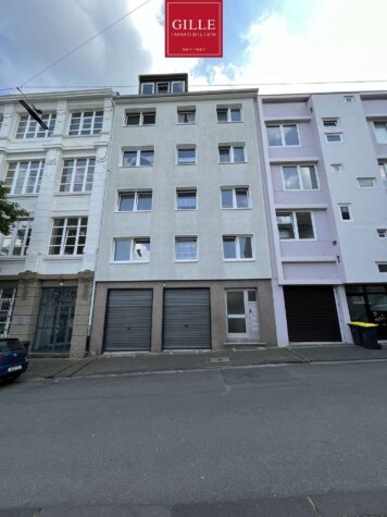 Modernisierte und helle 3-Zimmerwohnung mit Balkon, Wannenbad und Garage in Wuppertal-Elberfeld, 42119 Wuppertal, Etagenwohnung