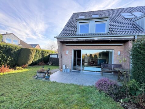 Solide Doppelhaushälfte m. Garage u. Stellplatz, Grünblick!, 41472 Neuss-Grefrath, Reihenmittelhaus