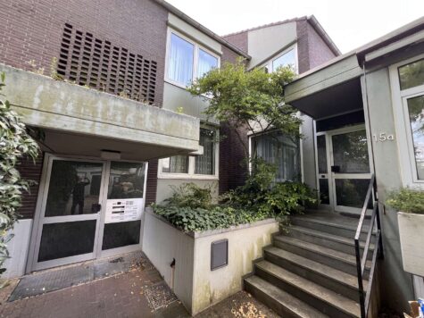 Neuss Gnadental: 1 Einfamilienhaus, 1 Mehrfamilienhaus, Gewerbeeinheit und Garagen, 41468 Neuss, Haus