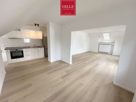 Erstbezug nach Sanierung: Helle 3-Zimmer-Dachgeschosswohnung mit Einbauküche im Neusser Lukasviertel, 41464 Neuss, Dachgeschosswohnung