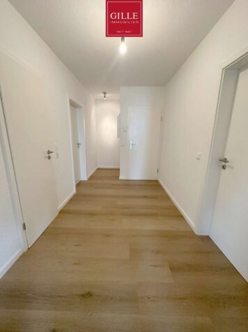 Erstbezug nach Sanierung: Helle 3-Zimmer-Dachgeschosswohnung mit Einbauküche im Neusser Lukasviertel, 41464 Neuss, Dachgeschosswohnung