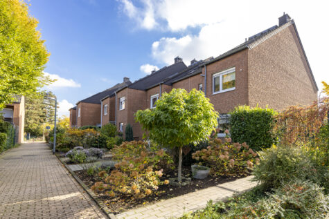 Einziehen – Wohlfühlen! Gepflegtes Reihenendhaus am Südpark in Reuschenberg, 41466 Neuss, Reihenendhaus