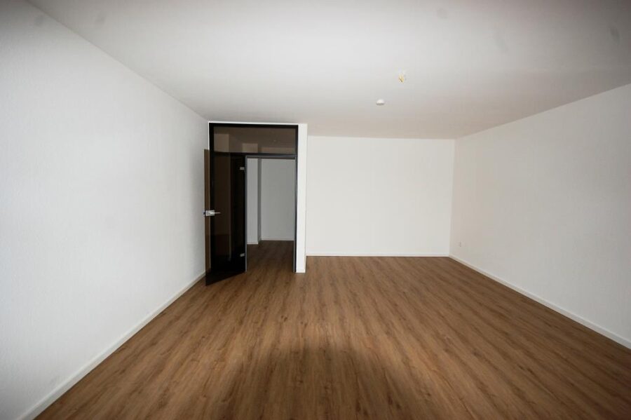 Top Kapitalanlage: Hochwertige Maisonette-Wohnung m. Balkon - Wohnzimmer (2)