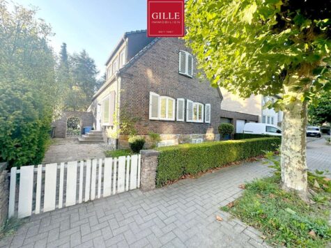 Kaarst-Büttgen: Saniertes & freistehendes EFH mit Garage, Stellplatz, Einbauküche u. Wintergarten, 41564 Kaarst, Einfamilienhaus