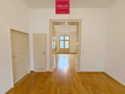 Charmante 2,5-Zimmer-Altbauwohnung mit Balkon, EBK und Tageslichtbad in der Neusser-Innenstadt, 41460 Neuss, Etagenwohnung