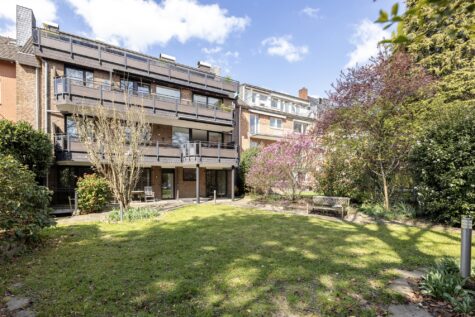 Gartenwohnung mit Haus-im-Haus-Charakter inkl. Büroeinheit am Neusser Stadtgarten, 41464 Neuss, Reihenmittelhaus