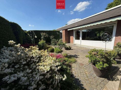 Stilvoller Bungalow mit beeindruckendem Raumangebot, traumhaftem Garten und Garage in Reuschenberg, 41466 Neuss, Bungalow