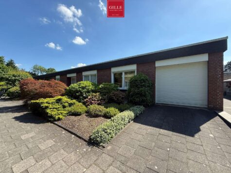Stilvoller Bungalow mit beeindruckendem Raumangebot, traumhaftem Garten und Garage in Reuschenberg, 41466 Neuss, Bungalow