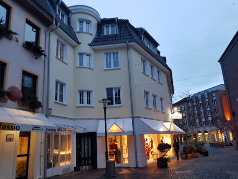 Neuss – zentraler geht’s nicht! 2 Zimmer Dachgeschosswohnung mitten in der Stadt!, 41460 Neuss, Dachgeschosswohnung