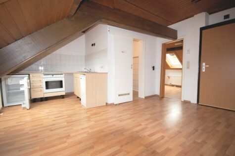 Gemütliche Dachgeschosswohnung im 4-Parteienhaus, 47799 Krefeld, Dachgeschosswohnung